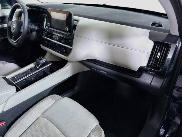 Used 2024 Nissan Pathfinder SV w/ Lighting Package (N92) FWD image 29