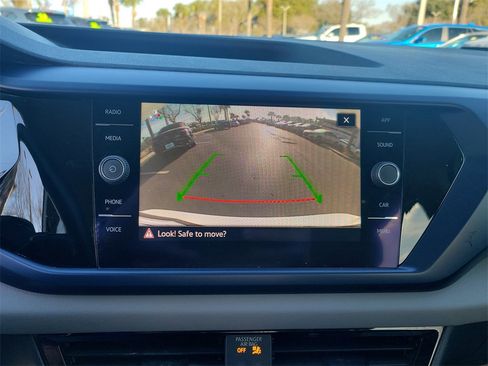 Used 2022 Volkswagen Taos SE w/ Panoramic Sunroof Package image 33