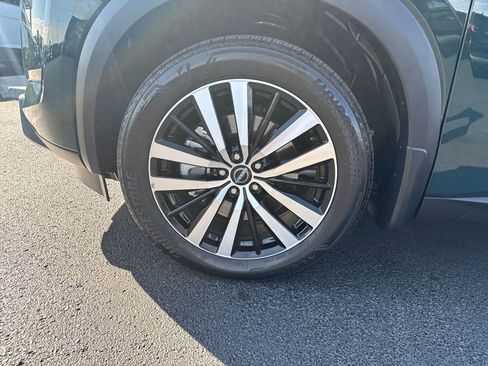 Used 2024 Nissan Pathfinder Platinum w/ Black Appearance Package image 32