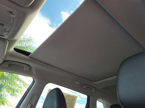 Used 2020 Nissan Rogue SL w/ Premium Package image 20