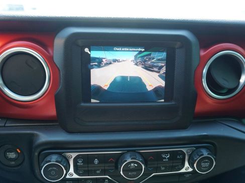 Used 2021 Jeep Gladiator Rubicon w/ Cold Weather Group AWD/4WD image 15