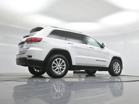 Used 2021 Jeep Grand Cherokee Laredo RWD image 47