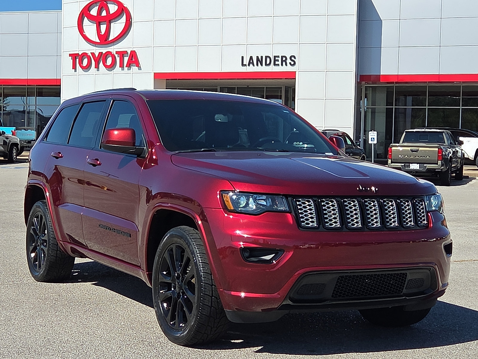 Used 2019 Jeep Grand Cherokee Altitude AWD/4WD image 1
