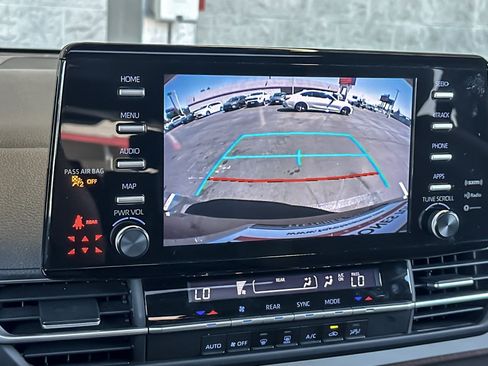 Certified 2023 Toyota Sienna LE w/ LE Plus Package FWD image 19