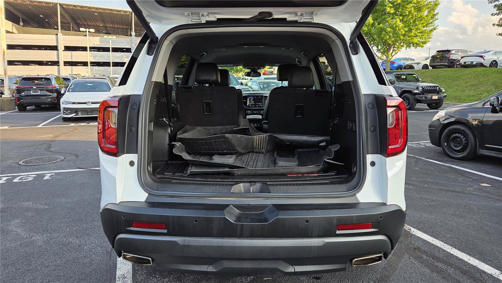 Used 2023 GMC Acadia AT4 w/ Technology Package AWD/4WD image 5