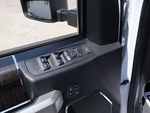 Used 2021 Ford F250 Lariat w/ Lariat Value Package AWD/4WD image 18