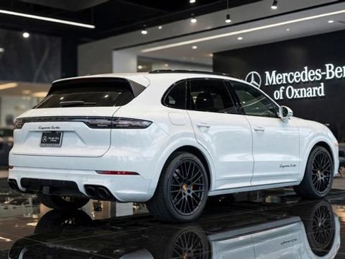 Used 2023 Porsche Cayenne Turbo AWD/4WD image 4