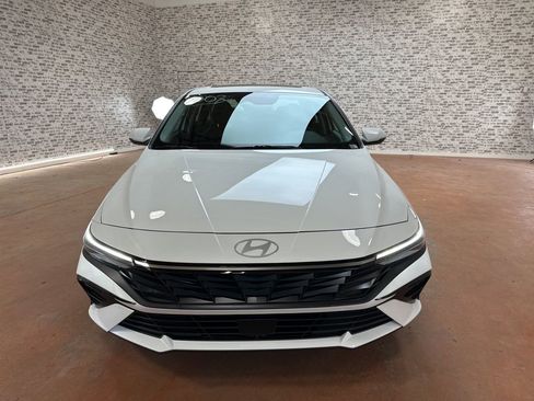 New 2026 Hyundai Elantra Limited FWD image 2