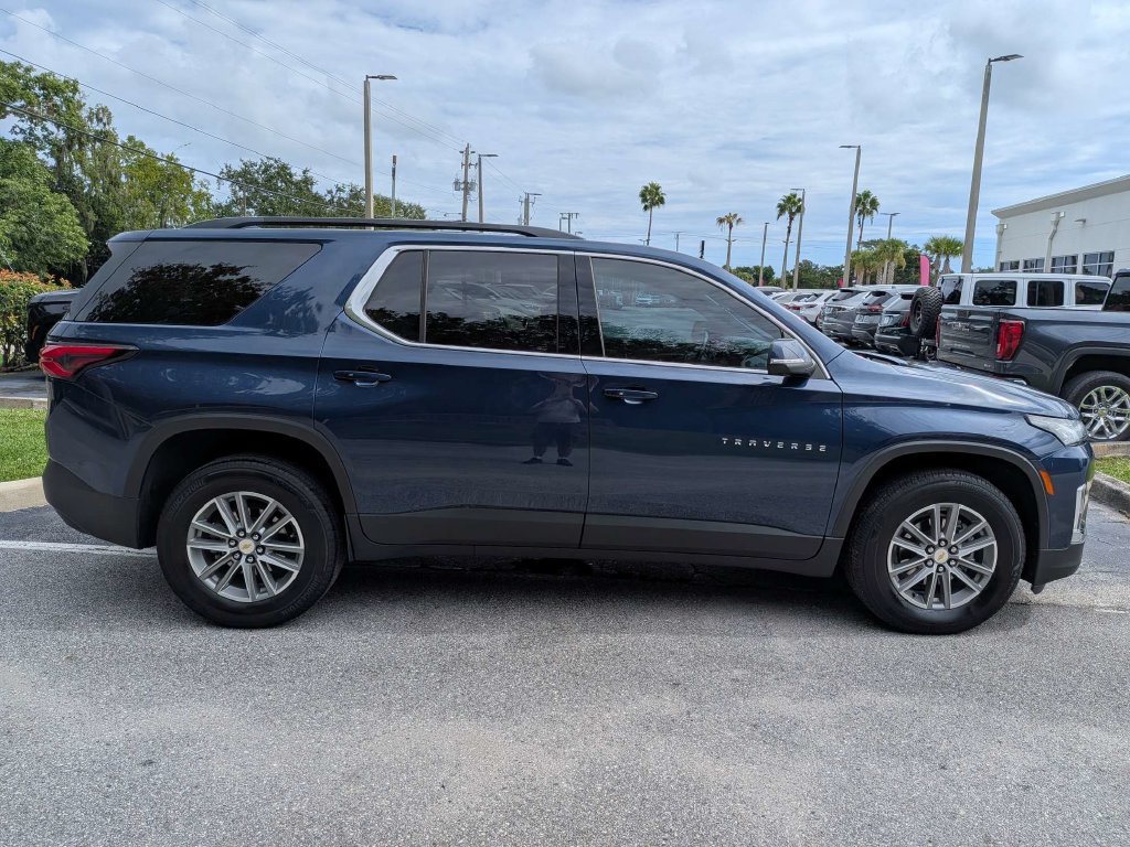 Used 2023 Chevrolet Traverse LT FWD image 3