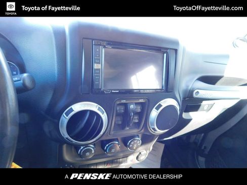 Used 2013 Jeep Wrangler Unlimited Sahara image 9