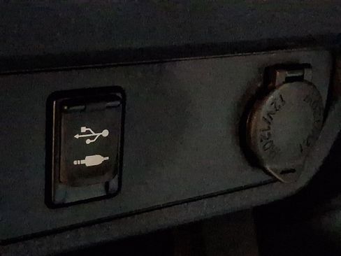 Used 2019 Toyota Tacoma SR image 23