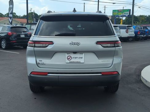 Used 2022 Jeep Grand Cherokee L Laredo w/ Luxury Tech Group I RWD image 6