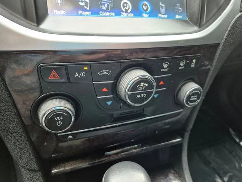 Used 2013 Chrysler 300 C AWD/4WD image 31