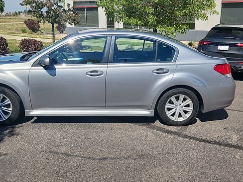Used 2011 Subaru Legacy 2.5i Premium w/ All-Weather Pkg AWD/4WD image 4