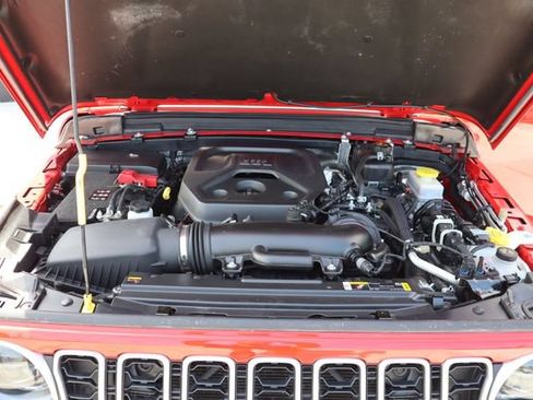 Used 2025 Jeep Wrangler Unlimited Sahara AWD/4WD image 19