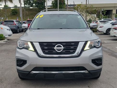 Used 2020 Nissan Pathfinder S image 2