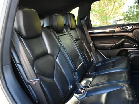 Used 2018 Porsche Cayenne Platinum Edition image 30