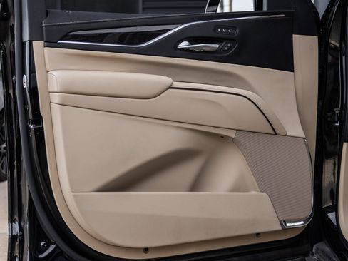 Used 2023 Cadillac Escalade Premium Luxury image 18