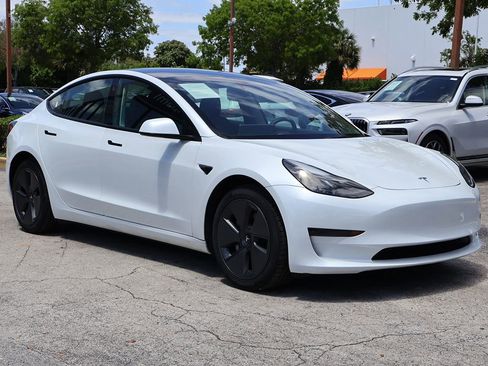 Used 2023 Tesla Model 3 Standard Range RWD image 2