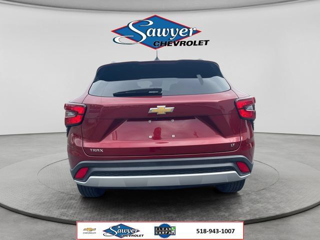 Used 2024 Chevrolet Trax LT w/ Driver Confidence Package FWD image 4