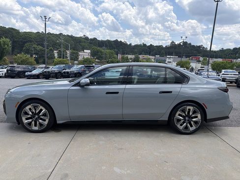 Certified 2025 BMW 740i xDrive AWD/4WD image 8