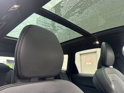 Used 2021 Volvo XC60 T8 R-Design w/ Advanced Package image 18