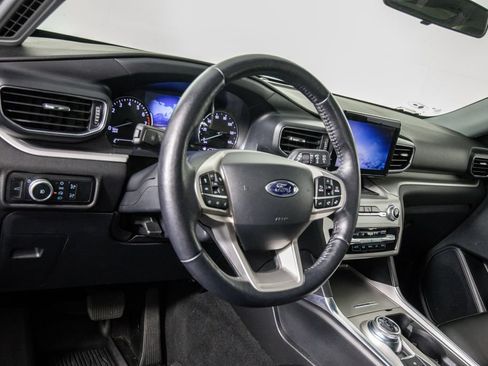 Used 2023 Ford Explorer XLT w/ Equipment Group 202A AWD/4WD image 19