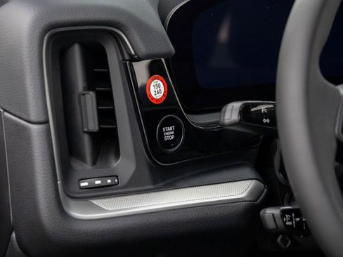 Certified 2025 Porsche Cayenne image 21