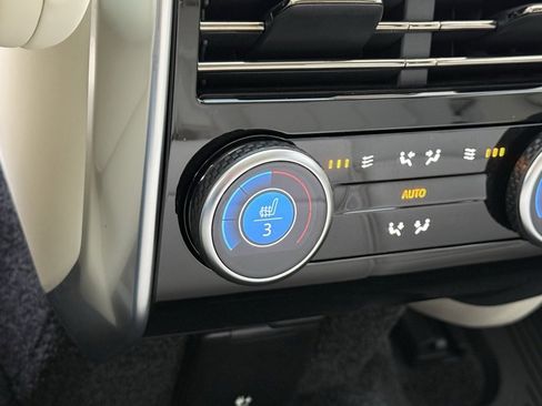 New 2025 Land Rover Range Rover SE image 36