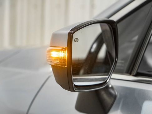 Used 2017 Subaru Outback 3.6R Limited AWD/4WD image 38