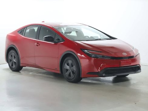 Used 2025 Toyota Prius LE AWD/4WD image 9