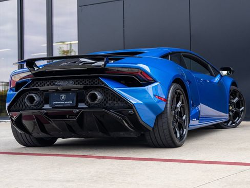 Used 2023 Lamborghini Huracan Tecnica image 8