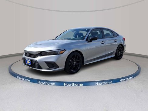 Used 2023 Honda Civic Sport image 3