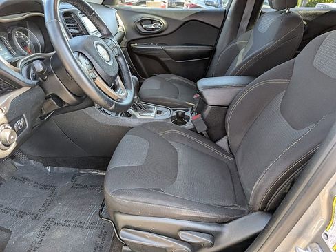 Used 2017 Jeep Cherokee Latitude image 23