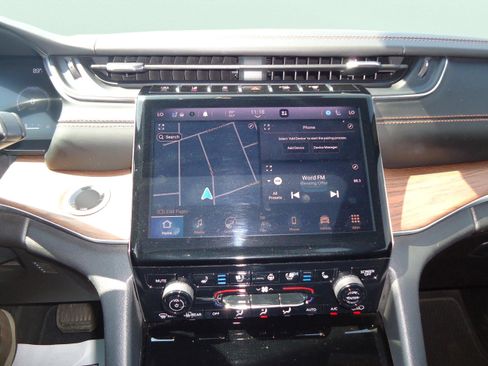 Used 2021 Jeep Grand Cherokee L Summit w/ Luxury Tech Group V image 16