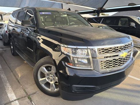 Used 2016 Chevrolet Suburban LT image 2