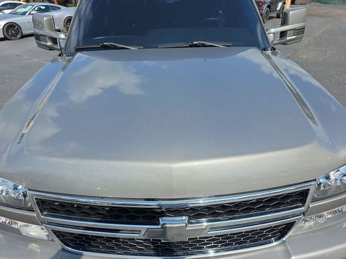 Used 2006 Chevrolet Silverado 2500 LT w/ Heavy-Duty Power Package AWD/4WD image 35