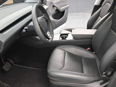 Used 2026 Tesla Model Y AWD image 21
