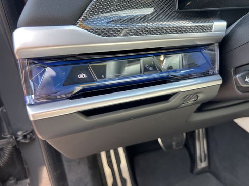 Used 2023 BMW i7 xDrive60 w/ Executive Package 2 AWD/4WD image 37