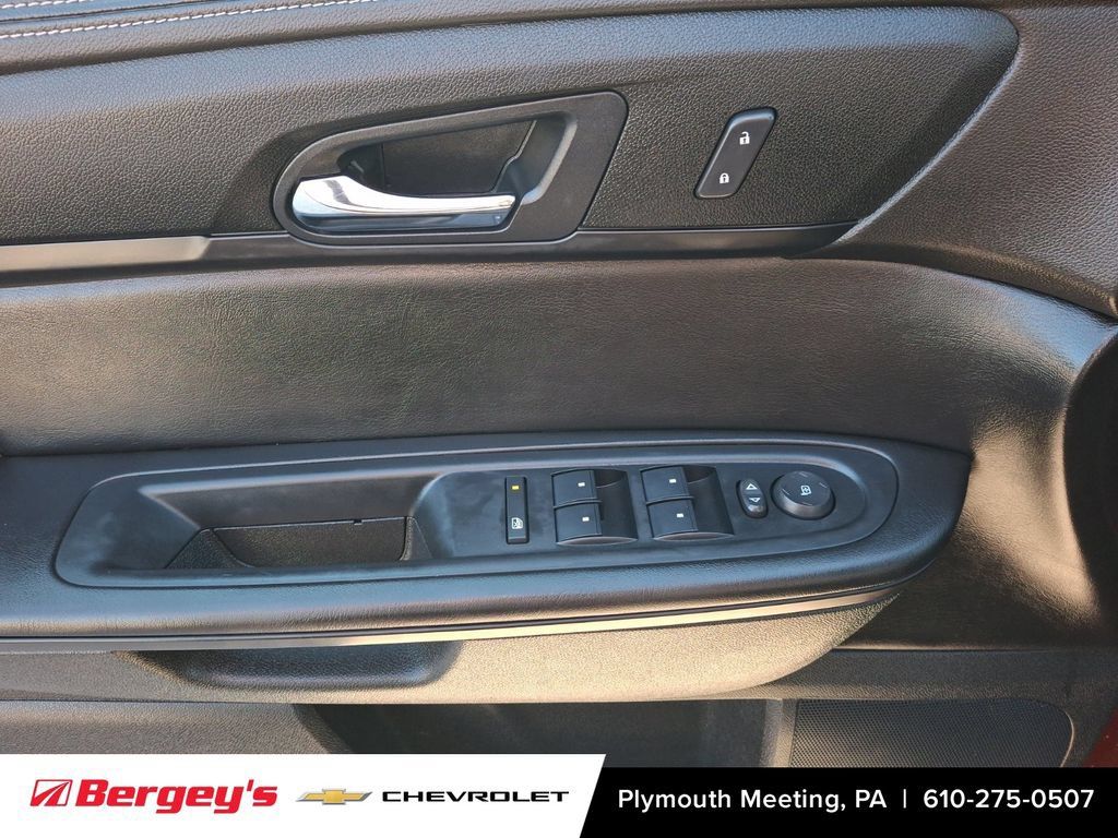 Used 2017 Chevrolet Traverse LT w/ Style and Technology Package AWD/4WD image 16