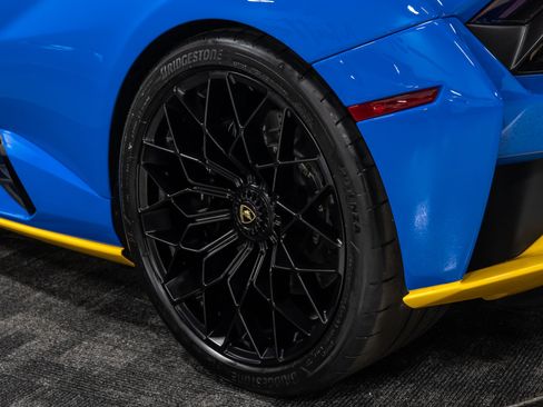 Used 2022 Lamborghini Huracan STO RWD image 31