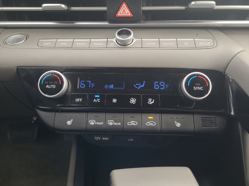 Used 2025 Hyundai Elantra SEL FWD image 21