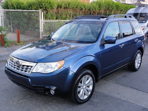 Used 2013 Subaru Forester 2.5X Premium w/ All-Weather Plus Pkg AWD/4WD image 37