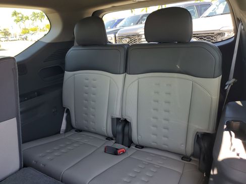 Used 2026 Kia EV9 Wind image 16