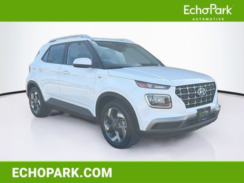 Used 2025 Hyundai Venue SEL FWD image 1