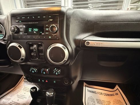 Certified 2017 Jeep Wrangler Unlimited Sahara w/ Connectivity Group image 27