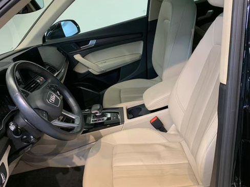 Used 2023 Audi Q5 2.0T Premium w/ Convenience Package image 16