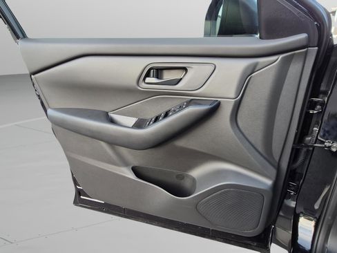 Certified 2025 Nissan Rogue S FWD image 23