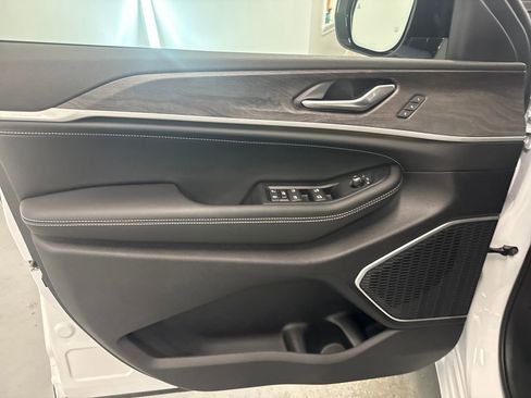 New 2026 Jeep Grand Cherokee L Limited AWD/4WD image 11