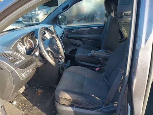 Certified 2017 Dodge Grand Caravan SE image 9